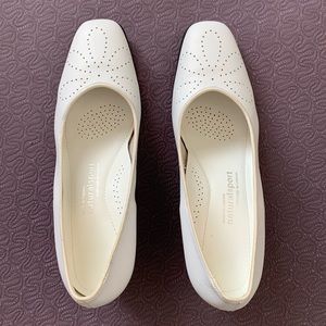 Natural sport women’s Shoes Size 8N